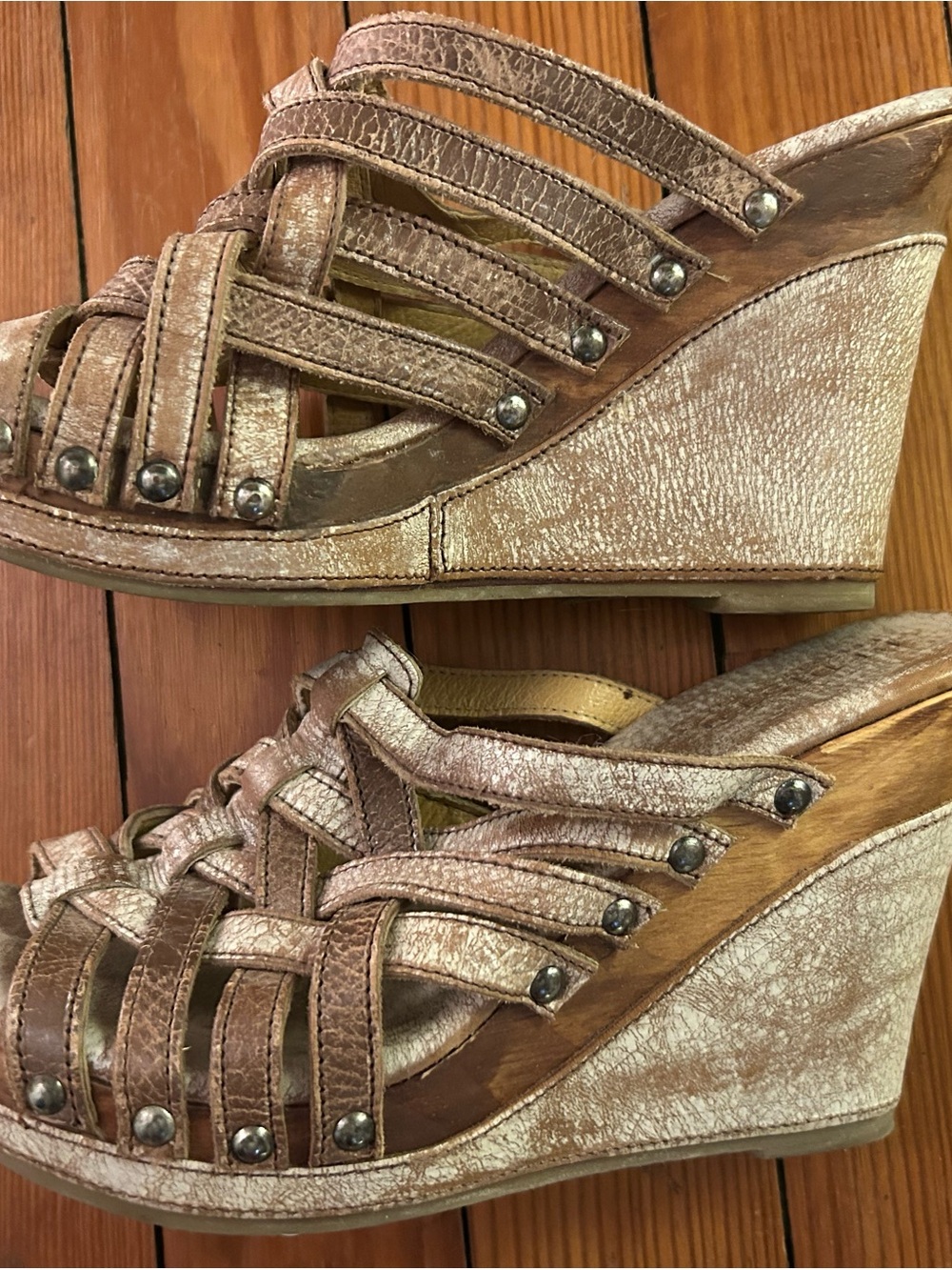 Wedge Sandals in Metallic Rose Gold - Picture 3 of 8